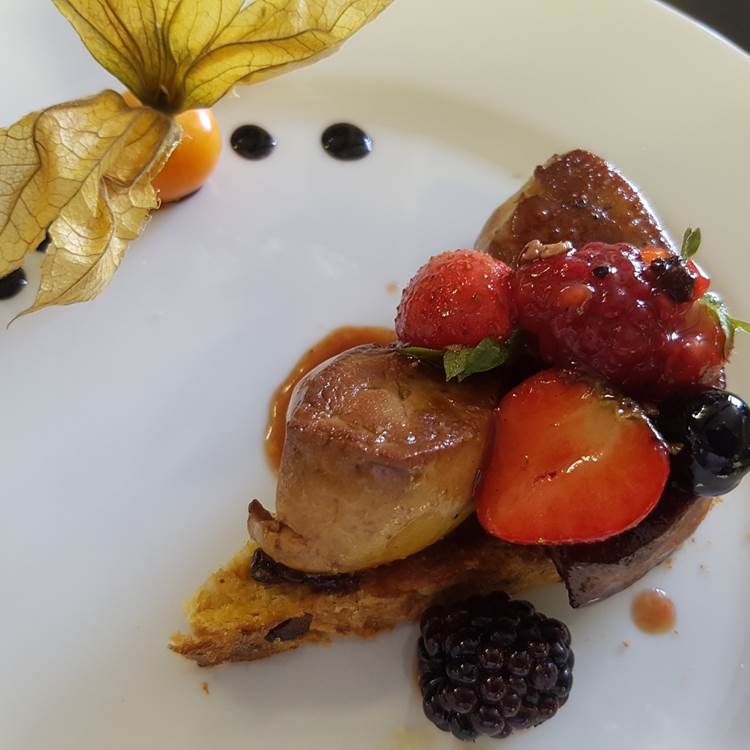 Foie Gras de la Ferme de Beauregard rôti aux fruits rouges-photo-page