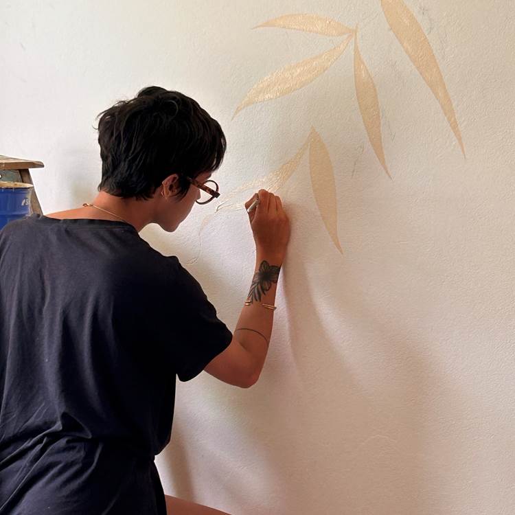 Peinture à la main sur le mur de la chambre " Fleur sauvage"-photo-page