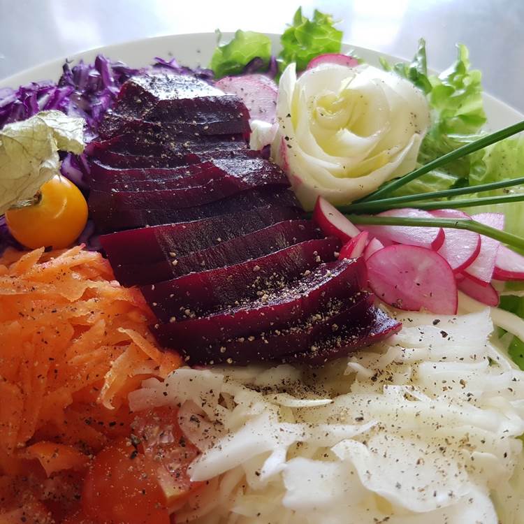 assiette de crudités de saison Fondue Pelaude Restaurant Le Ranch des Lacs-photo-page
