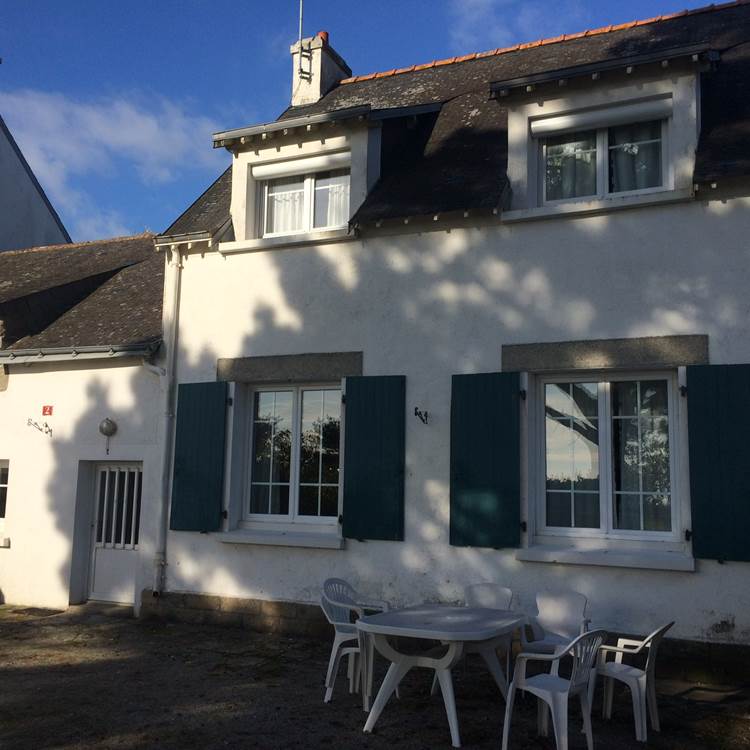 gite pour 7 personnes avec vue sur Groix,parc de jeux et piscine en saison