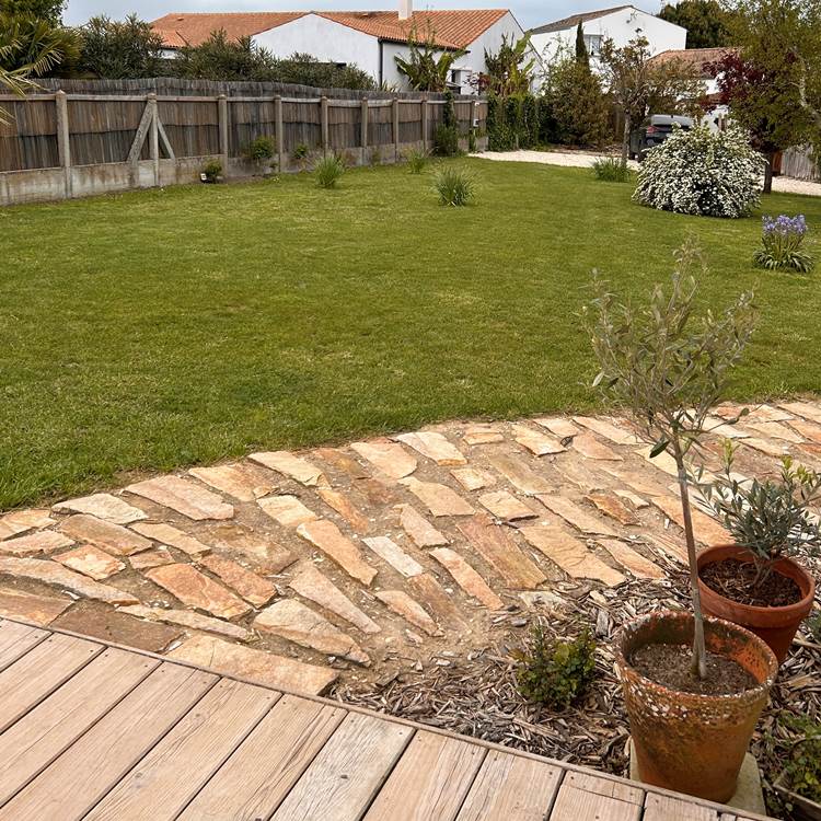 Vue du jardin depuis la terrasse-photo-page