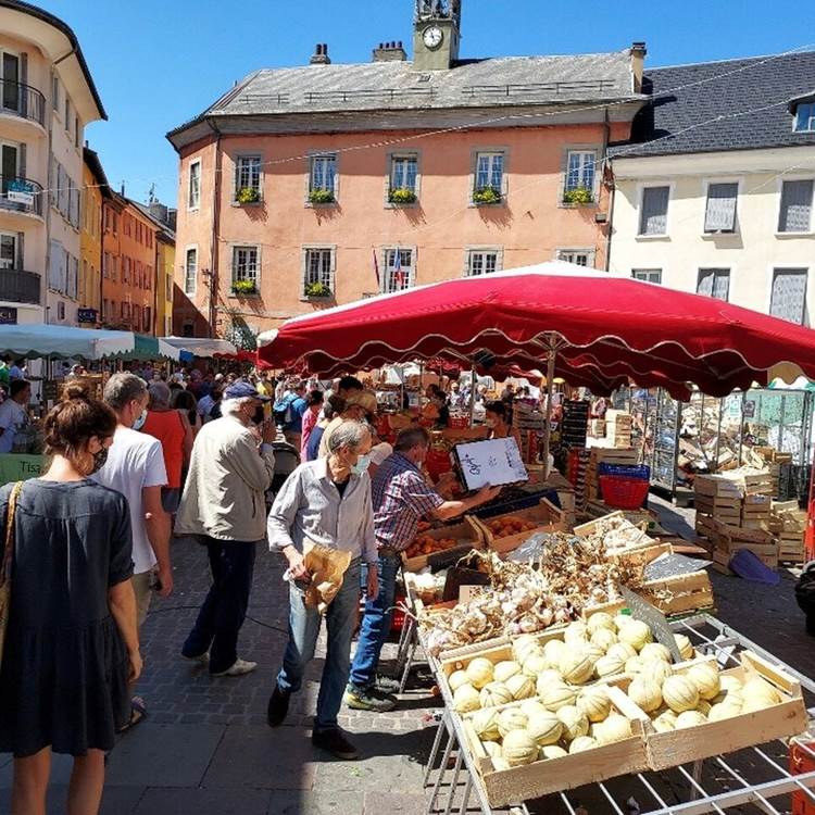 Le marché provençal d'Embrun-photo-page