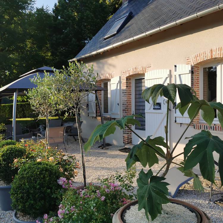 suite-de-l-atelier-avec-living-les-exterieurs-la-verrerie-d-ivoy-photo-page