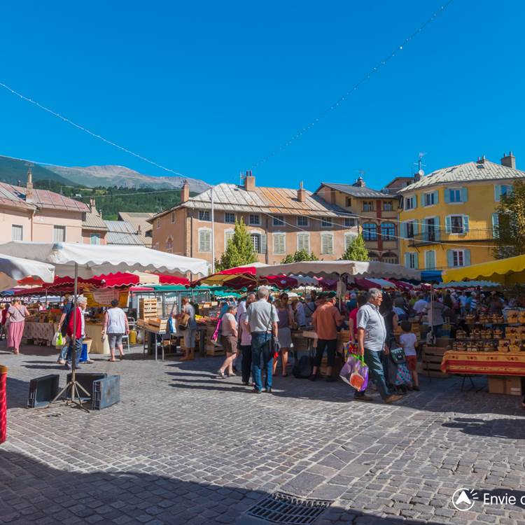 Le marché provençal d'Embrun-photo-page