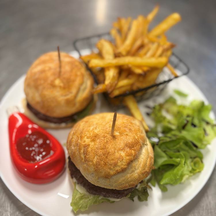 Nos hamburgers et frites maison-photo-page