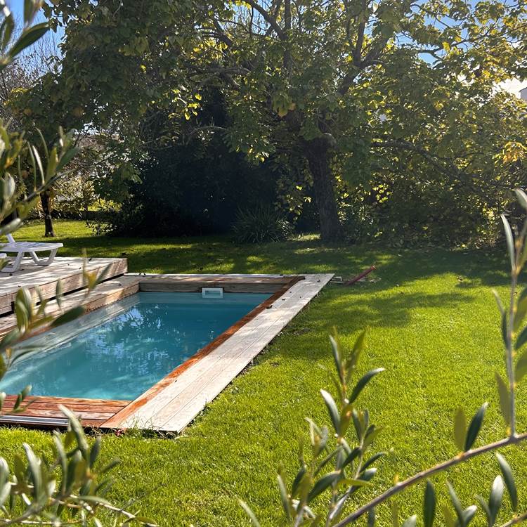 La piscine chauffée de Maison Ginette à Oléron-photo-page