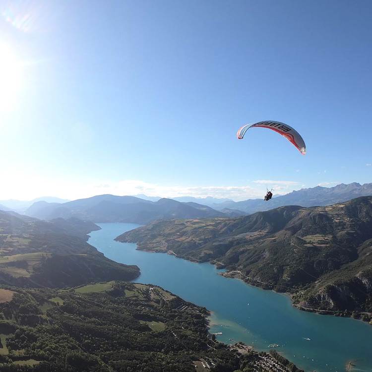 Vol en parapente, les Ailes du Lac à Saint Vincent les Forts-photo-page