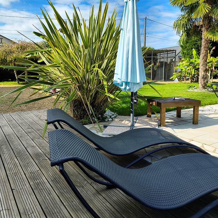 Terrasse du gîte pour profiter du calme de la propriété-photo-page