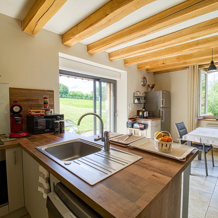 living-de-l-atelier-avec-coin-cuisine-la-verrerie-d-ivoy-photo-page