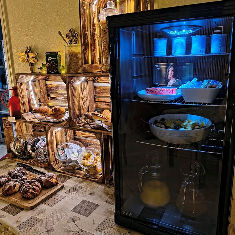 Petit déjeuner copieux servi aux visiteurs du Zoo de La Flèche-photo-page