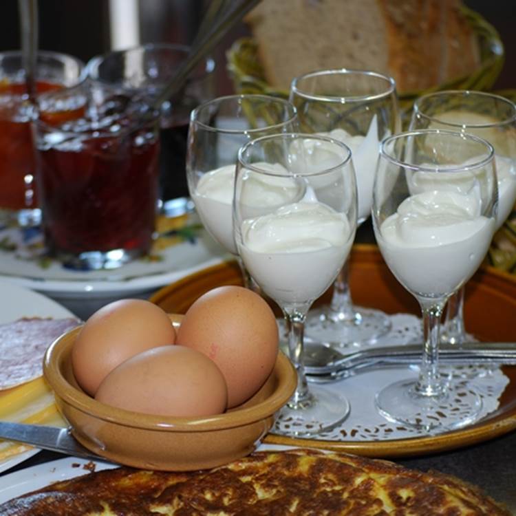 Petit déjeuner campagnard, gourmand au Ranch des Lacs 87120-photo-page