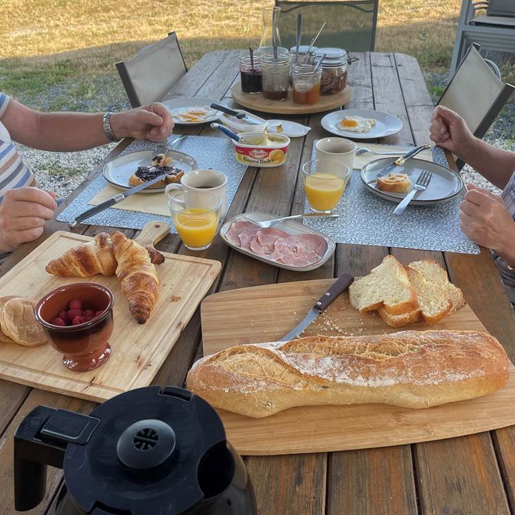 Petit-déjeuner compris et servis à l'heure souhaitée-photo-page
