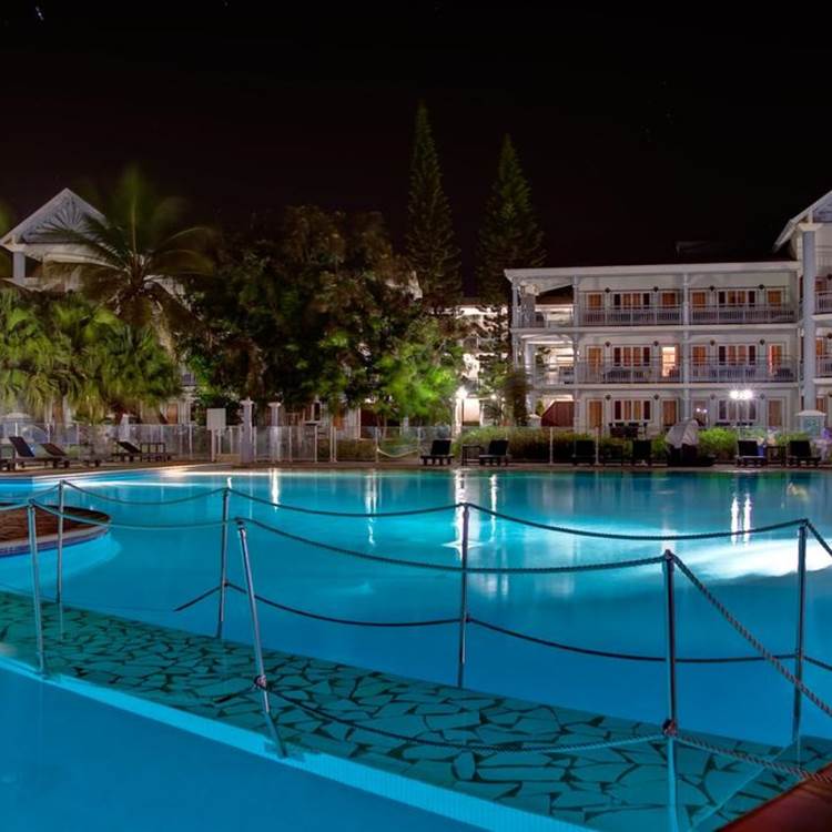 Piscine en nocturne