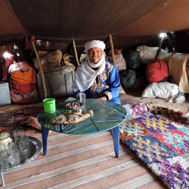 Dans la tente d'une famille nomade-photo-page