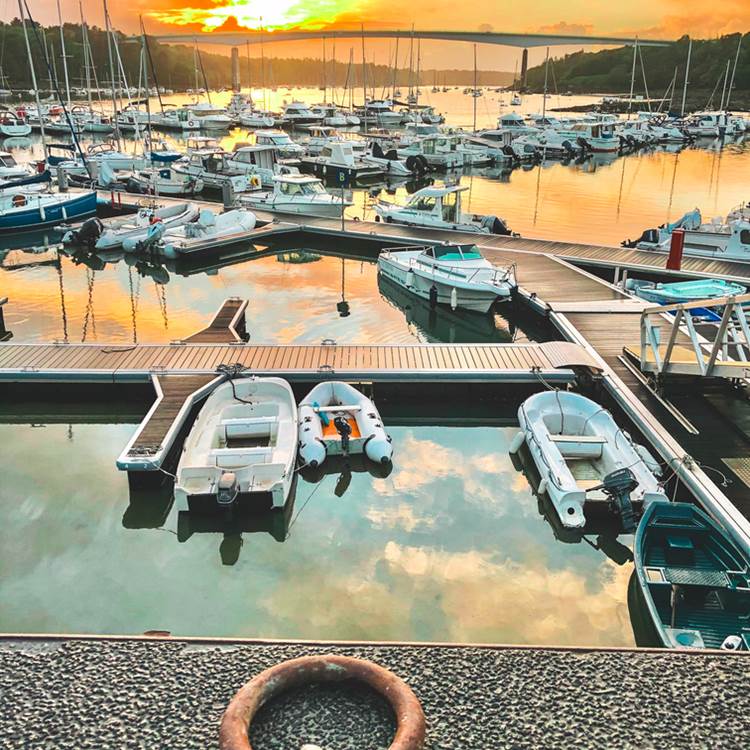 Coucher de soleil sur le Port de Plaisance et le pont de Cornouaille entre Bénodet et Sainte-Marine-photo-page