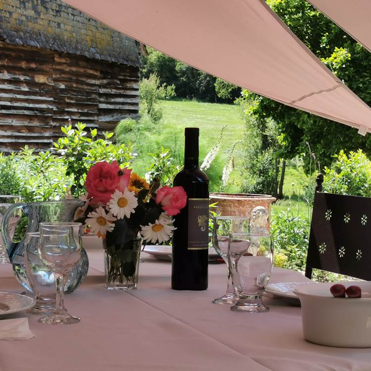 la-verrerie-divoy-annexe-diners-en-terrase-photo-page