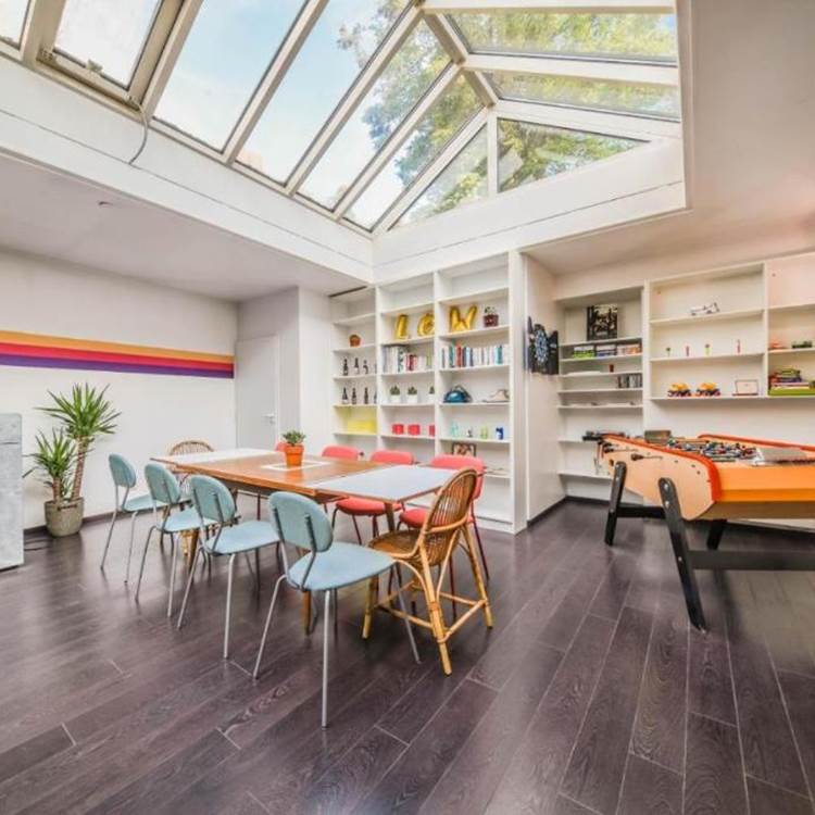 profitez du baby-foot, des jeux et des livres-galerie