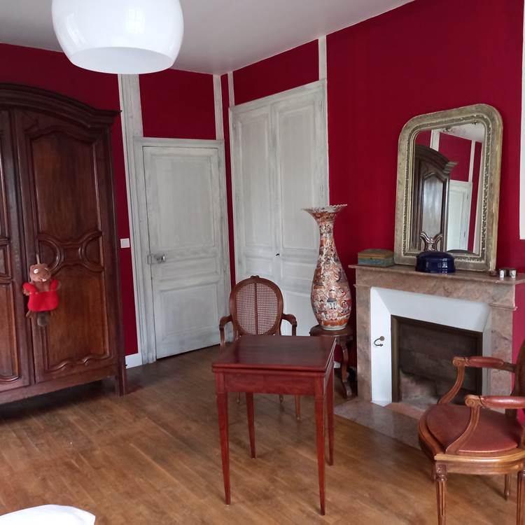 Chambre rouge, Maison d’hôtes la Babinerie,  Saint Léonard de Noblat, Haute Vienne, Nouvelle Aquitaine,