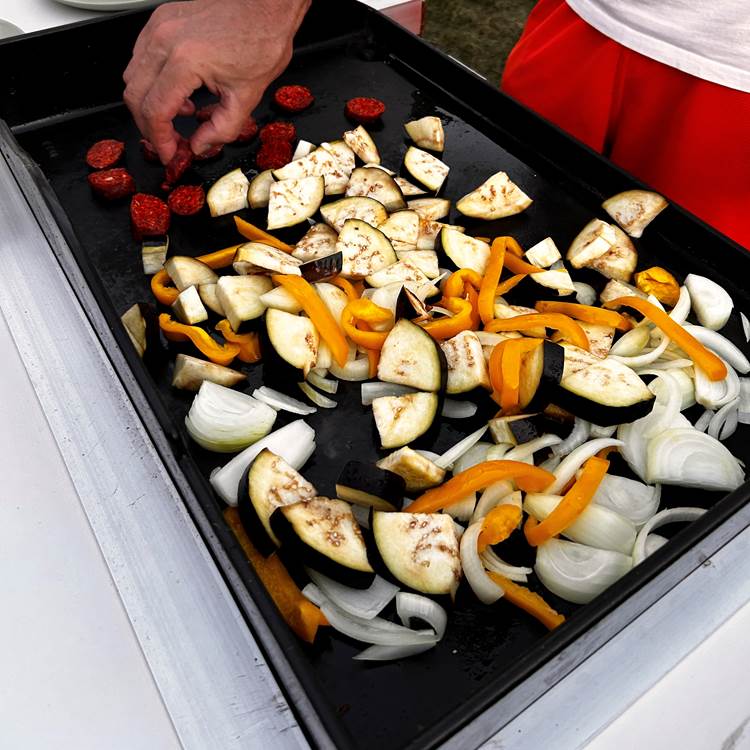 Cuisiner en plein air-photo-page