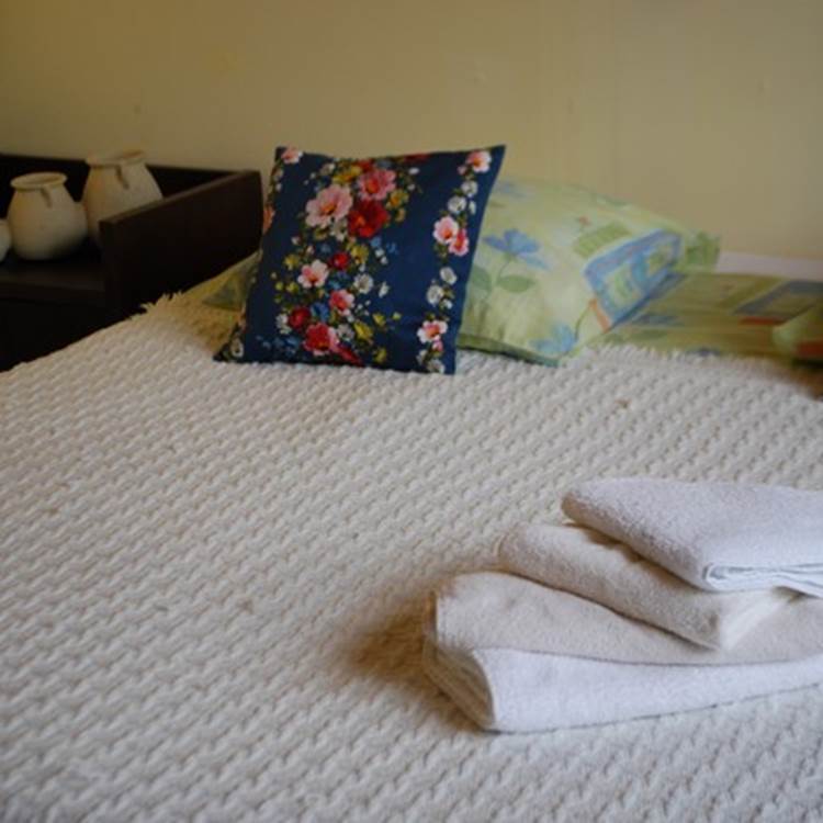 chambre double Maison Masjoubert lit de 1,80m x2,00m-photo-page