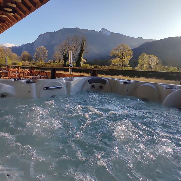 TERRASSE JACUZZI AU SOLEIL