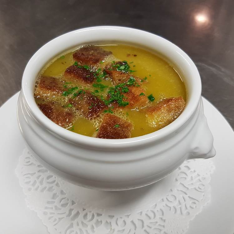 potage de saison aux croutons de pain Le Ranch des Lacs-photo-page