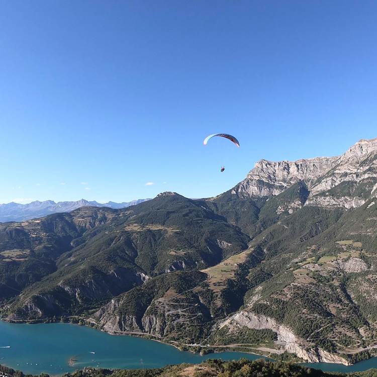 Vol en parapente, les Ailes du Lac à Saint Vincent les Forts-photo-page