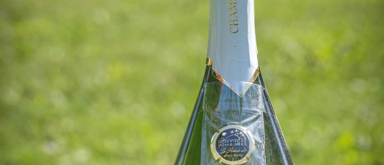 Champagne Millésimé "Le relais des deux tous" avec capsule de collection