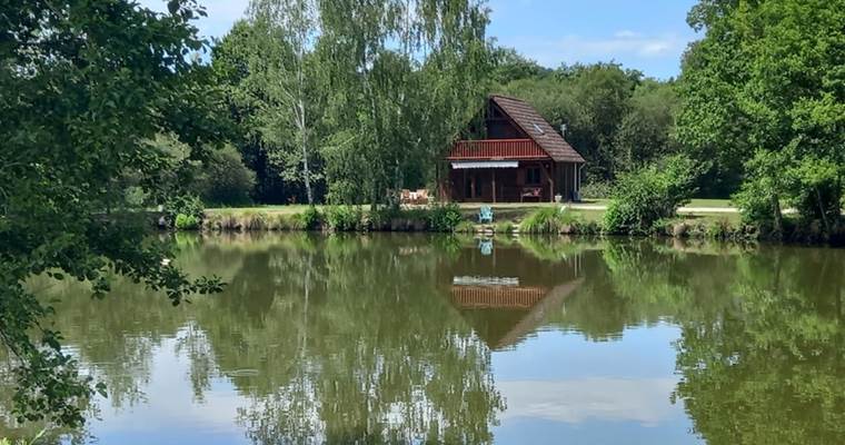 le chalet limousin, vue de l'e´tang