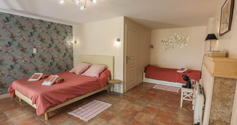 Au Pays de Jacquou: chambre Françou accessible personnes à mobilité réduite