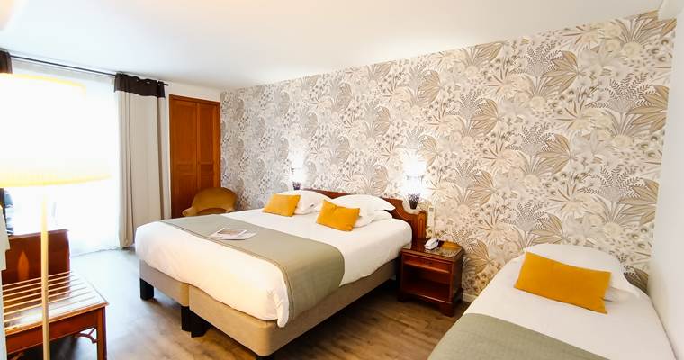 Chambre triple avec grand balcon