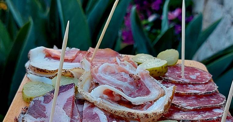 charcuterie-artisanale-michel-oppo-domaine-cardu.jpg
