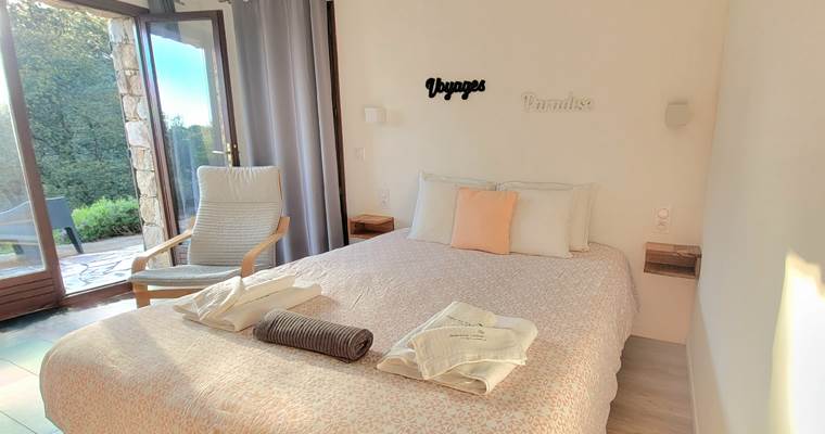 chambre-hotes-charme-corse-vue-jardin-terrasse