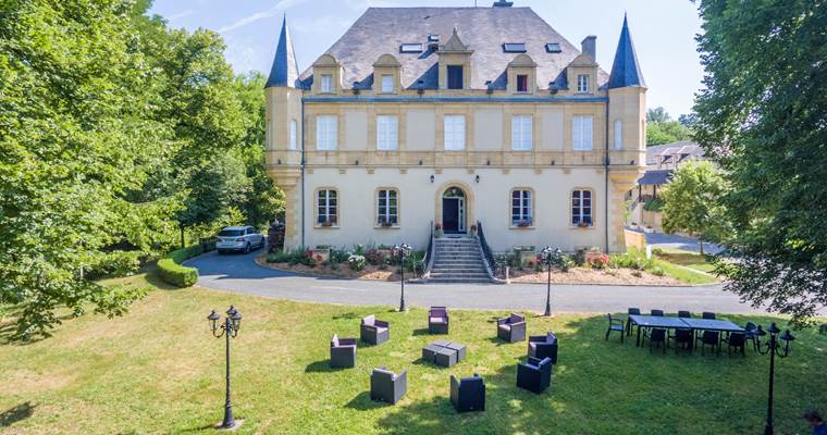 Façade du château de Puy Robert Lascaux - Sarlat