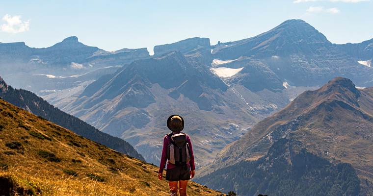 Randonnée guidée sur les hauteurs de Gavarnie face à la brèche de Roland