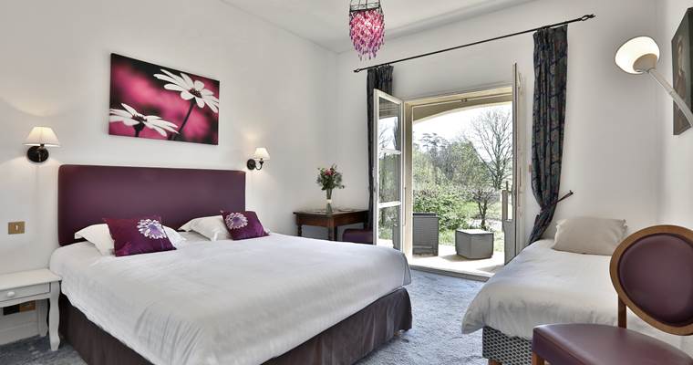 Chambre Gentilhommière 22 en rez de jardin 2 à 3 personnes côté piscine