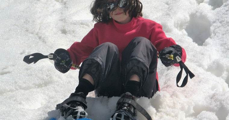 Glissade dans les tobogans de neige naturelle