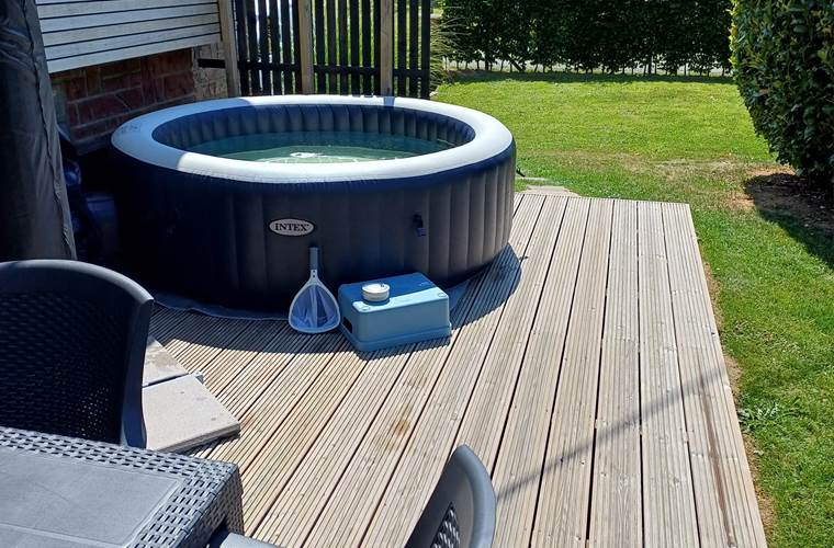 Jacuzzi dans le jardin