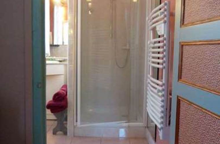Baldaquin vue sur salle de bain