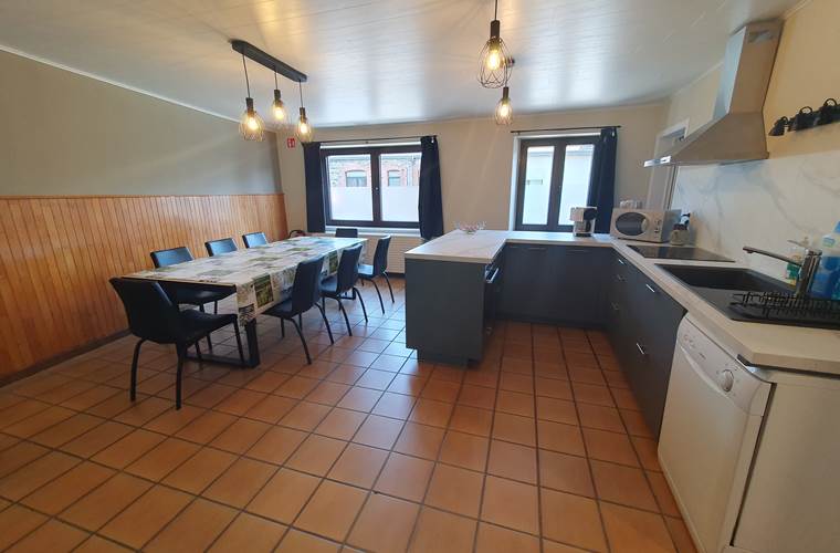 Le coin cuisine et la salle à manger