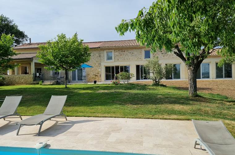 PHOTO GITE piscine et salle