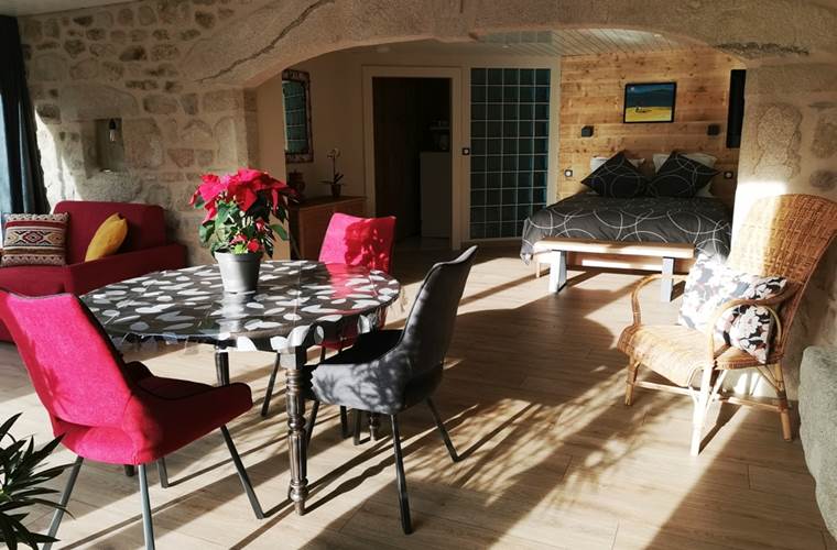 La chambre et le coin repas