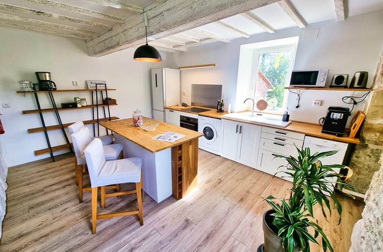 cuisine-gite-le-cottage-vue-ensemble-location-lauragaise.jpg