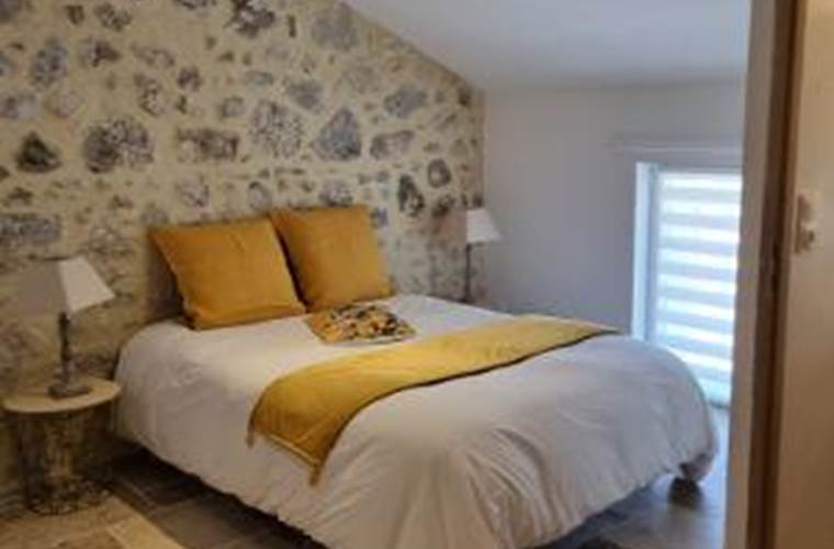 PHOTO GITE CHAMBRE JAUNE
