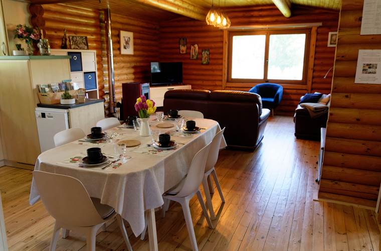 Le chalet du Ménobu "La salle à manger et le salon"