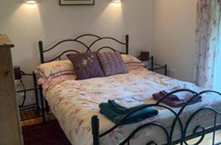 Double bedroom in Poppies