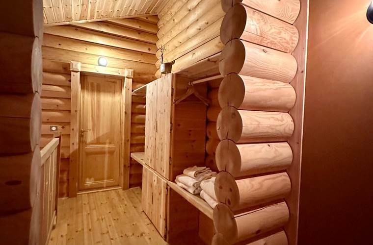 étage du duplex tout en rondins de bois