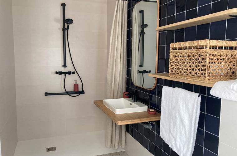 Chambre-Maisonnette-sdb-Maison-Chemin-chambres-d-hotes-Amboise-Touraine-Centre-Val-de-Loire