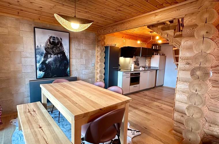 Espace repas Duplex Le Madres, vue sur le lac