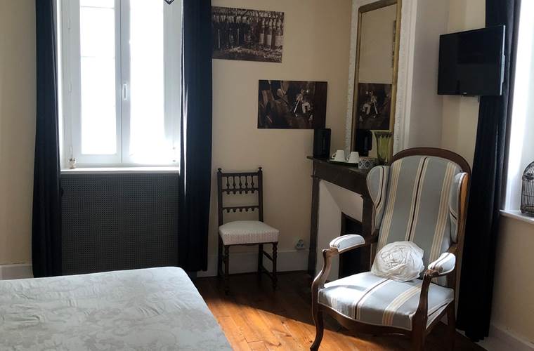 CHAMBRE ORTOLAN COTE JARDIN